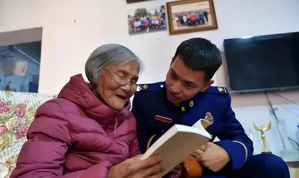 非凡体育24岁小伙和85岁老人拍婚纱照走红网络引热议背后故事令人感动(图14)