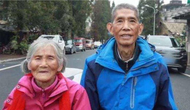 非凡体育24岁小伙和85岁老人拍婚纱照走红网络引热议背后故事令人感动(图16)